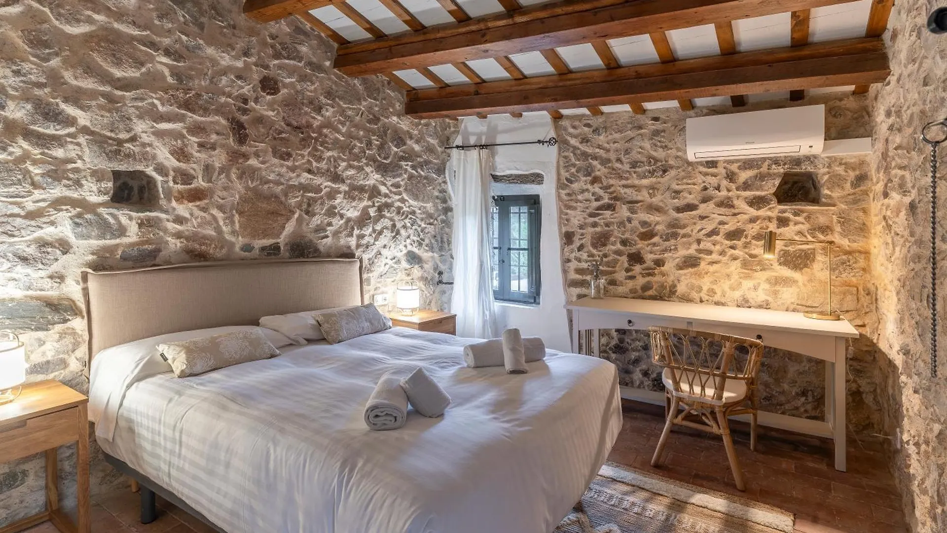 Сasa de vacaciones CASA EL MOLI DE CAN BURJATS con piscina y chimenea Mont-ras
