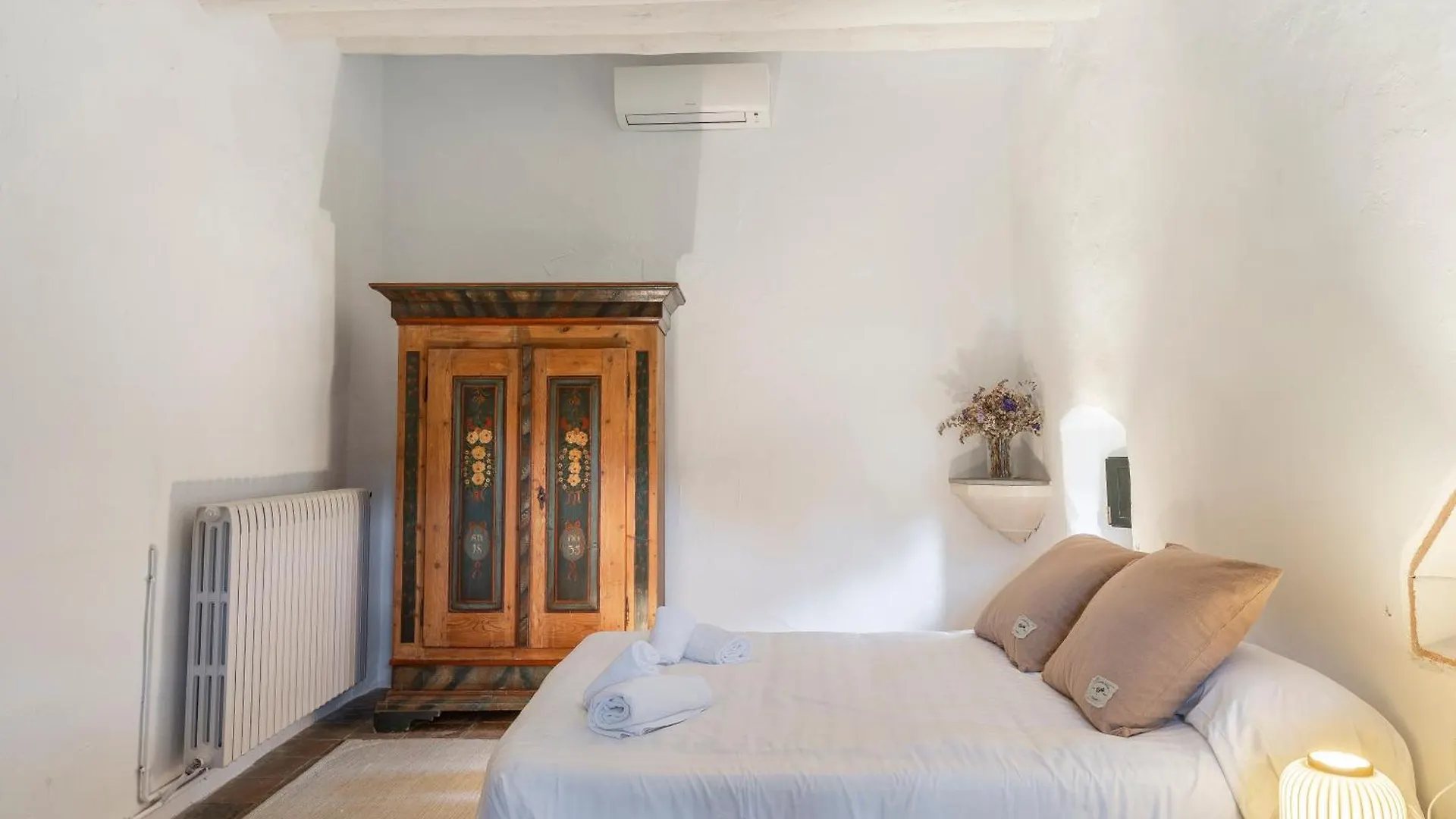 Сasa de vacaciones CASA EL MOLI DE CAN BURJATS con piscina y chimenea Mont-ras